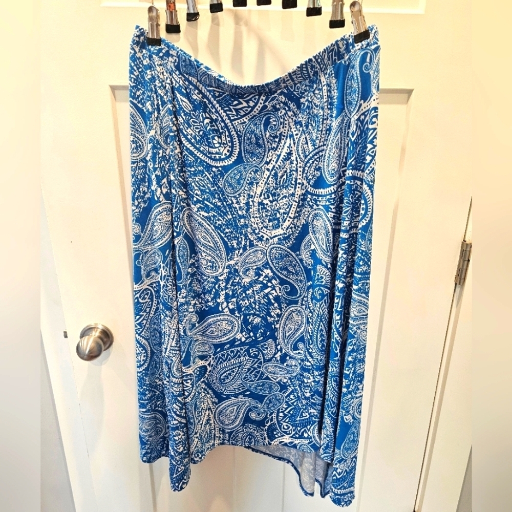 Chico’s Blue White Paisley Midi Skirt Size 2 L Stretch Pull-On Travel Friendly